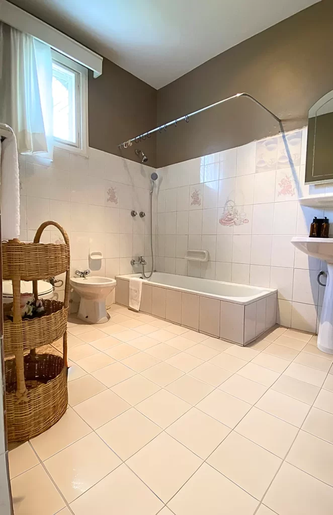 Meru_WASHROOM 1