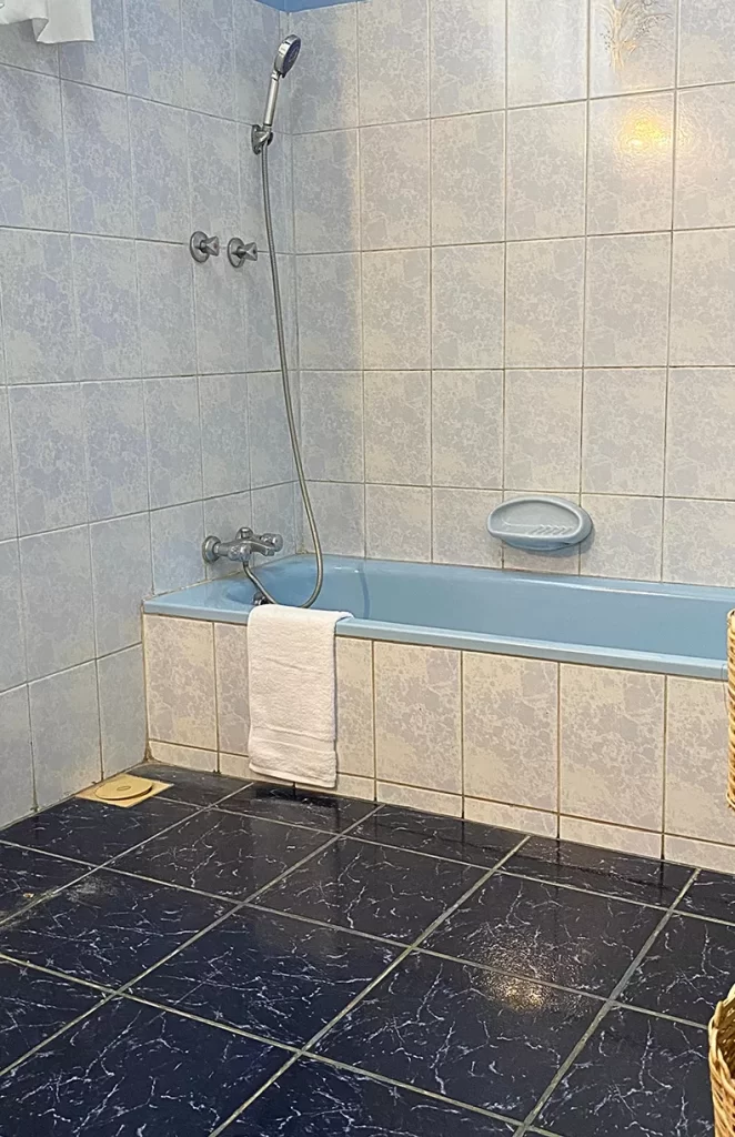 Usambara_WASHROOM 1